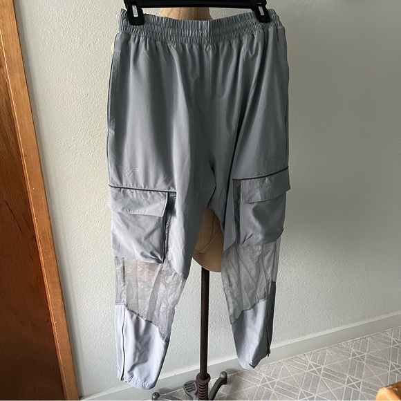 REEBOK sz S Wonder Women Gray Woven Track Pants Sheer Panels Reflective Piping - Picture 1 of 9